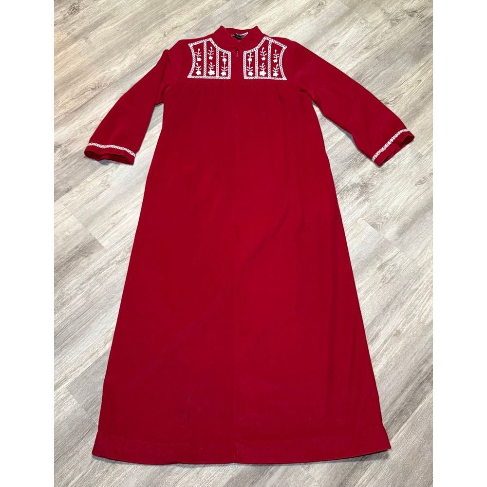 Vintage Womens Robe sz Medium USA Made Housecoat Duster Loungewear Valentine Red